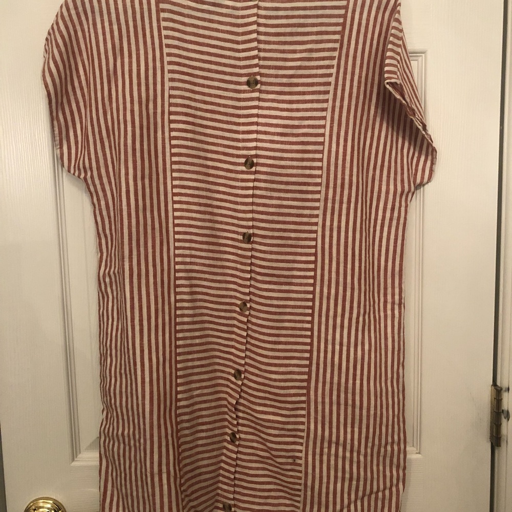 harper dress with pockets and buttons down back - Picture 2 of 3